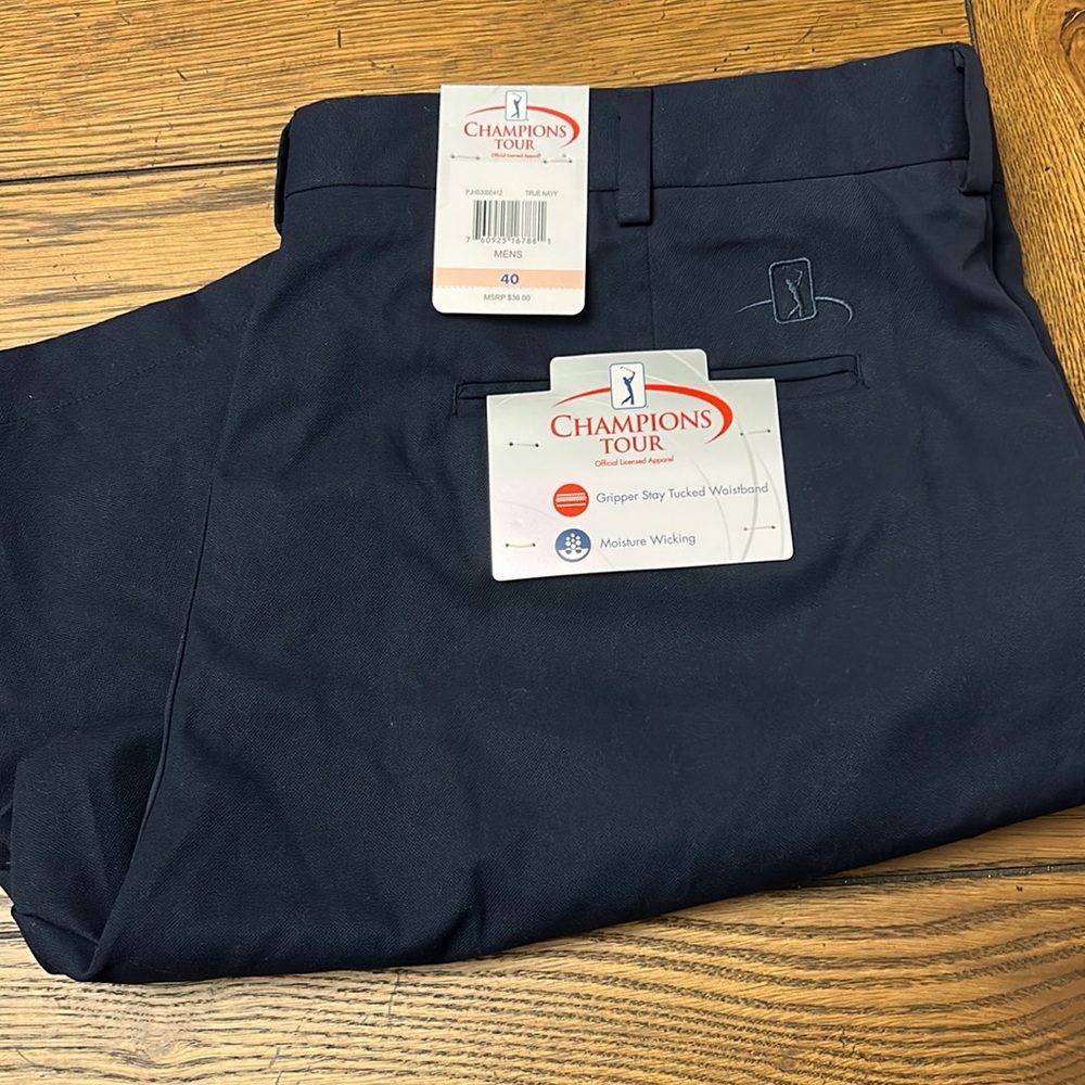 PGA Champions Tour men’s shorts, New, size 40